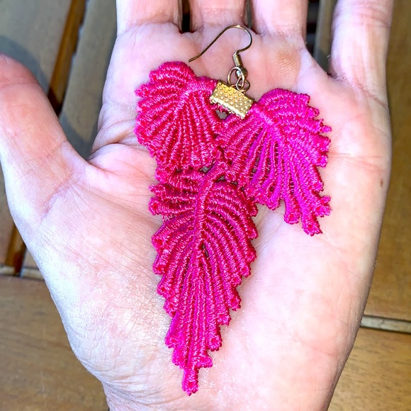 Adorable pink fabric earrings! - Picture 4 of 4